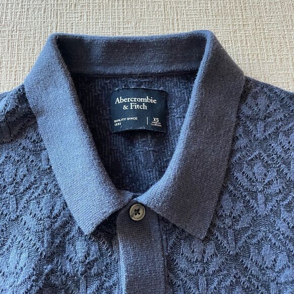 Abercrombie navy blue sweater button down, size XS - Picture 4 of 7